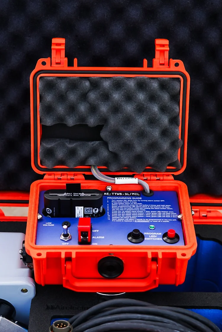 TTWS Portable Tow Team Warning System – Military 4-Wand Kit